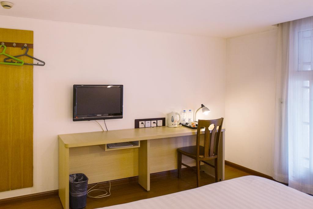 Motel Shanghai Hongqiao Beixinjing Metro Station Tianshan Road エクステリア 写真